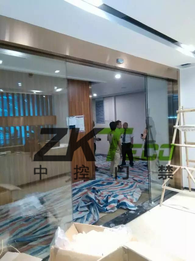 中控門(mén)禁公司在海珠區安裝感應玻璃門(mén)